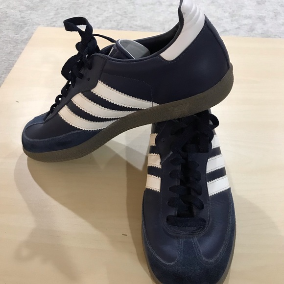 navy sambas